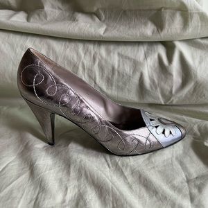 Margaret J Size 10 M Pumps Heel 4” Leather Sole Silver Gold #CL